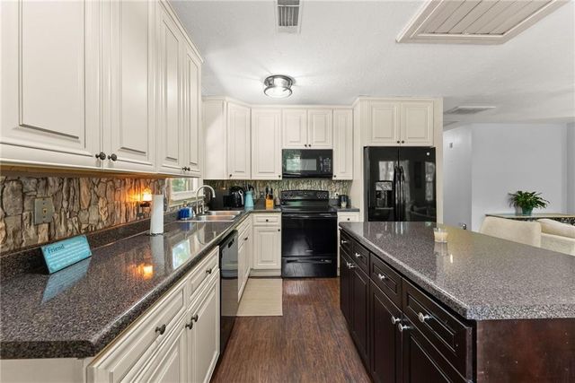 7803 Beachwood Drive, Murrayville, GA 30564