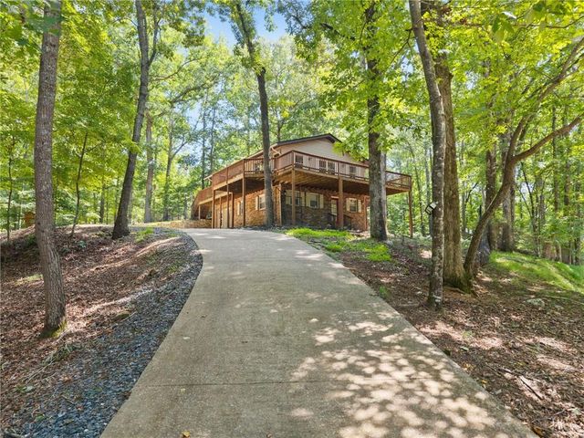 7803 Beachwood Drive, Murrayville, GA 30564
