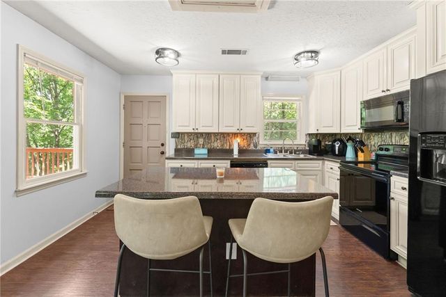 7803 Beachwood Drive, Murrayville, GA 30564