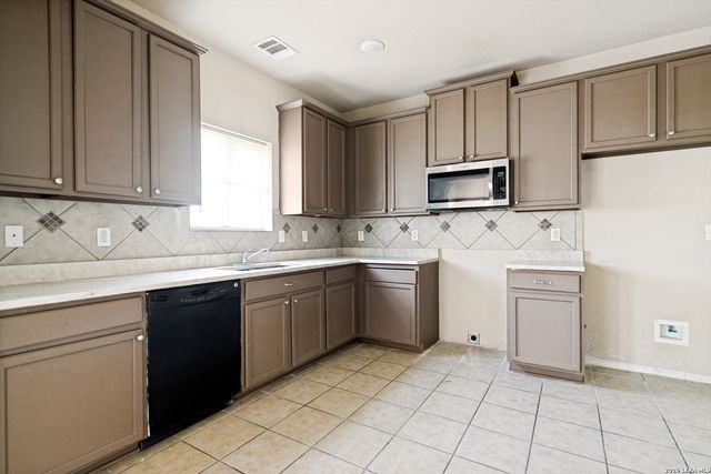6718 Loma Secca, San Antonio, TX 78233