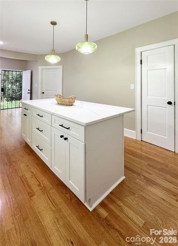 317 8th Street NW, Hickory, NC 28601