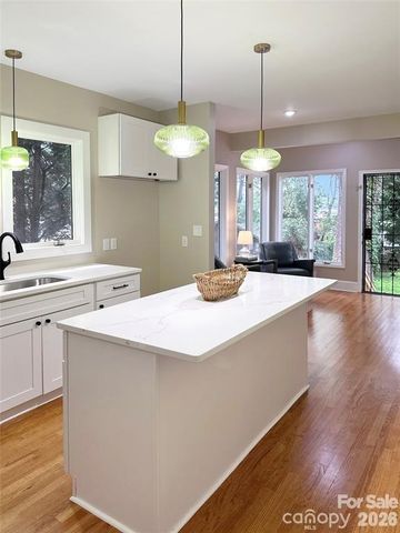 317 8th Street NW, Hickory, NC 28601