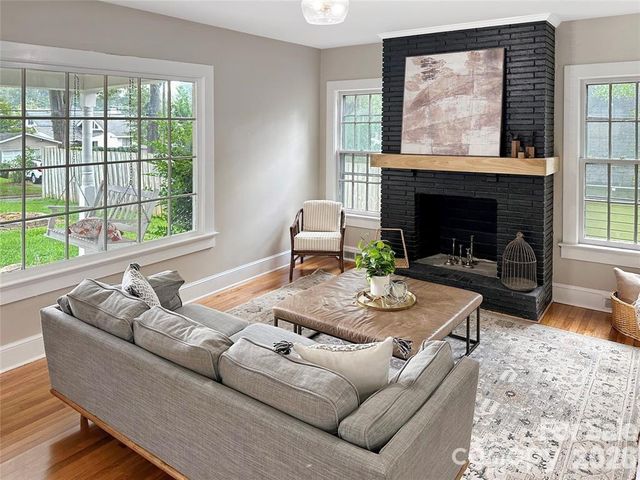 317 8th Street NW, Hickory, NC 28601