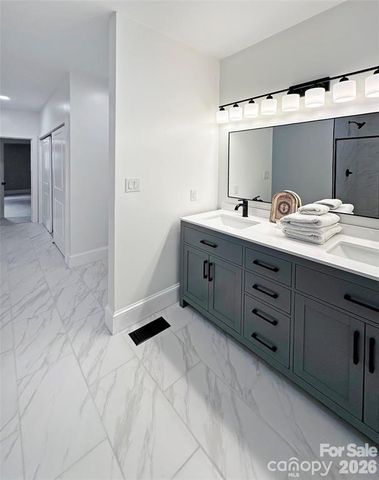 317 8th Street NW, Hickory, NC 28601