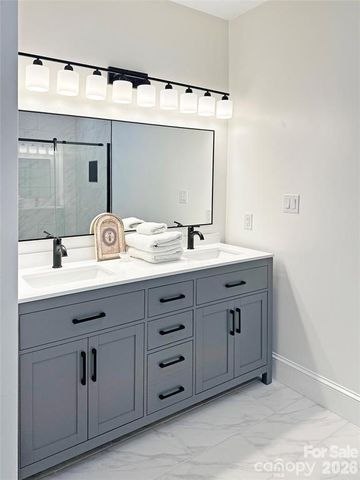 317 8th Street NW, Hickory, NC 28601