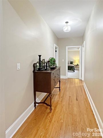 317 8th Street NW, Hickory, NC 28601