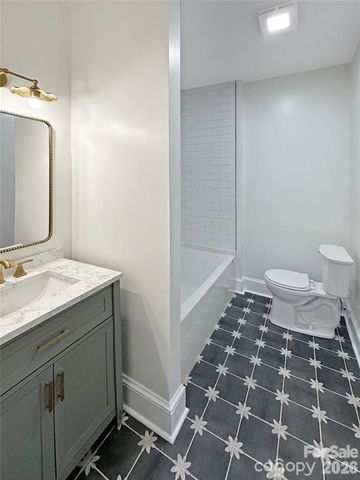 317 8th Street NW, Hickory, NC 28601