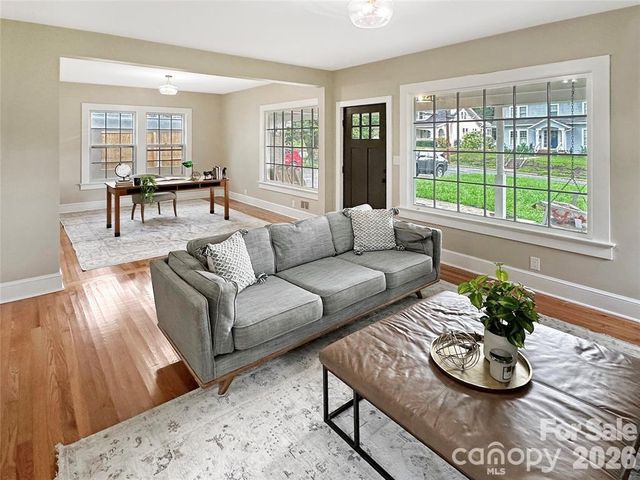 317 8th Street NW, Hickory, NC 28601