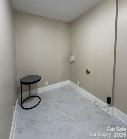 317 8th Street NW, Hickory, NC 28601