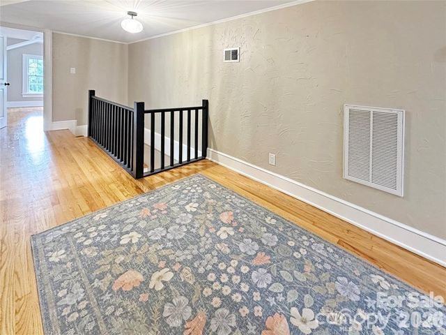 317 8th Street NW, Hickory, NC 28601