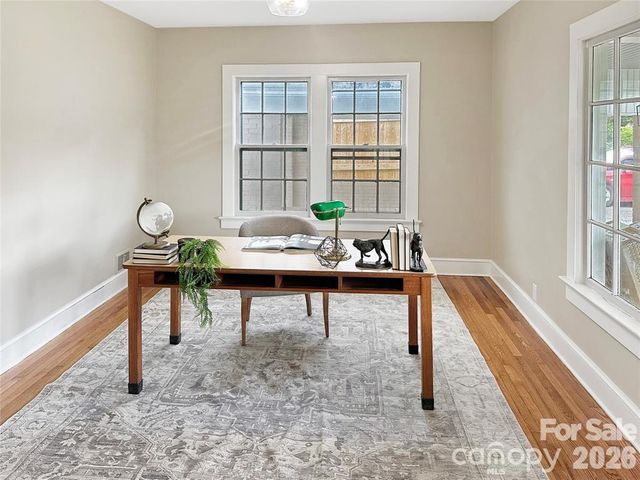 317 8th Street NW, Hickory, NC 28601