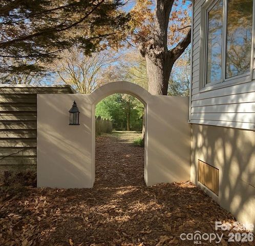 317 8th Street NW, Hickory, NC 28601