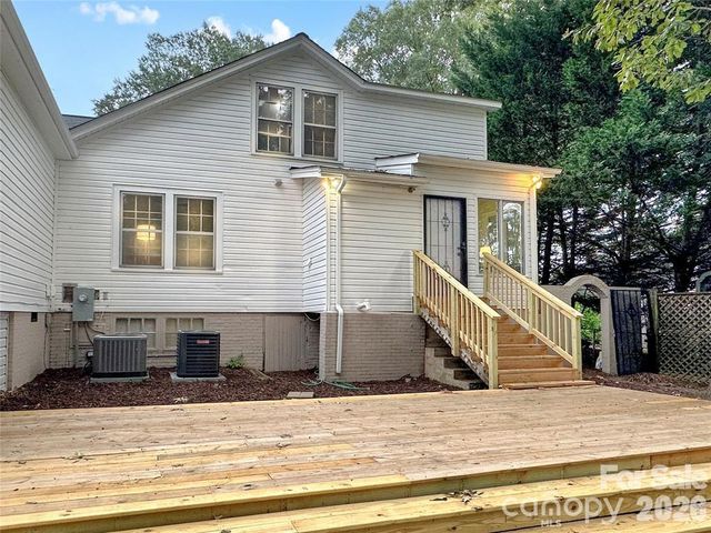 317 8th Street NW, Hickory, NC 28601