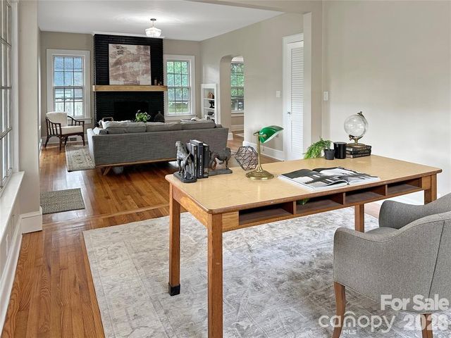 317 8th Street NW, Hickory, NC 28601