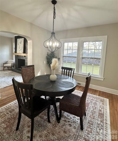 317 8th Street NW, Hickory, NC 28601