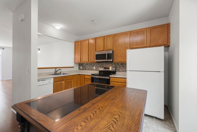 10015 Liatris Lane, Eden Prairie, MN 55347