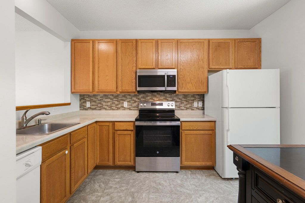 10015 Liatris Lane, Eden Prairie, MN 55347 — photo 4