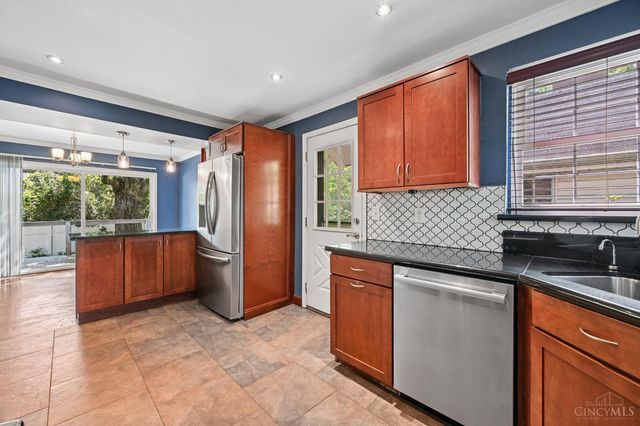 5094 E Eastwood Circle, Cincinnati, OH 45227