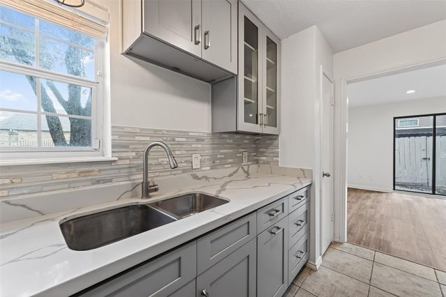 500 N Post Oak Lane, Houston, TX 77024