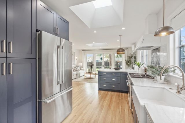 911 Vera Avenue, Redwood City, CA 94061