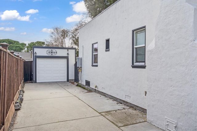 911 Vera Avenue, Redwood City, CA 94061