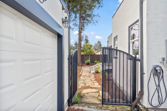 911 Vera Avenue, Redwood City, CA 94061