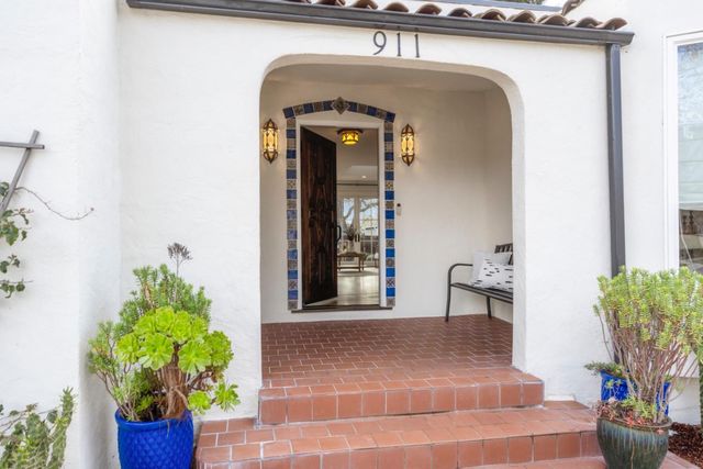 911 Vera Avenue, Redwood City, CA 94061