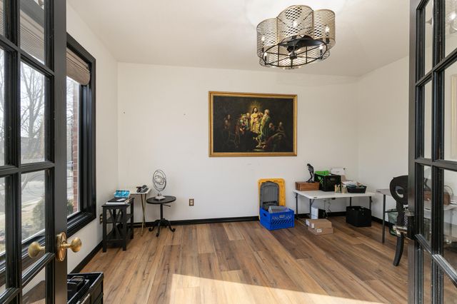 903 E Gaslight Drive, Springfield, MO 65810