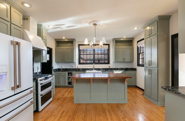 903 E Gaslight Drive, Springfield, MO 65810