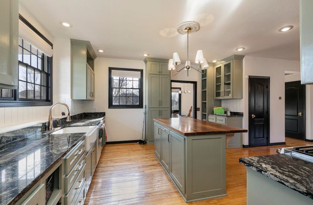 903 E Gaslight Drive, Springfield, MO 65810