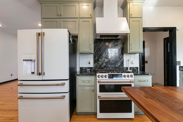 903 E Gaslight Drive, Springfield, MO 65810