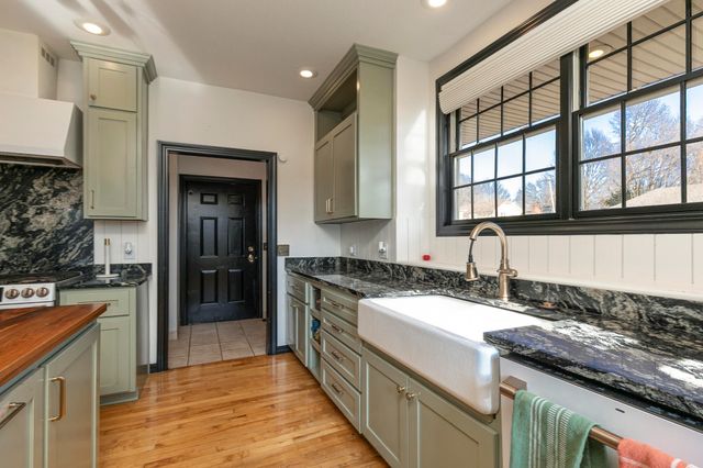 903 E Gaslight Drive, Springfield, MO 65810