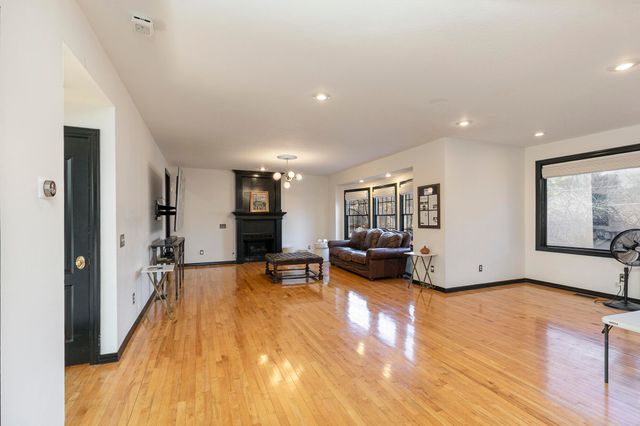 903 E Gaslight Drive, Springfield, MO 65810