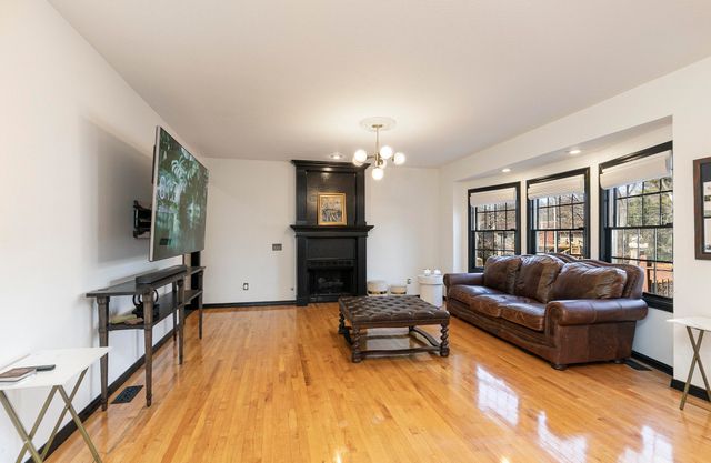 903 E Gaslight Drive, Springfield, MO 65810