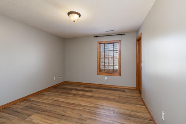 903 E Gaslight Drive, Springfield, MO 65810