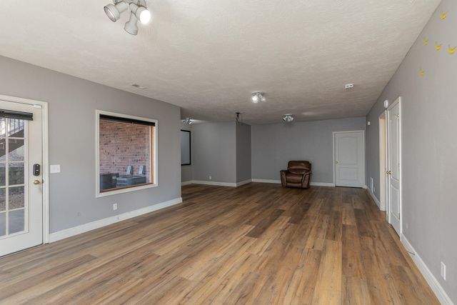 903 E Gaslight Drive, Springfield, MO 65810