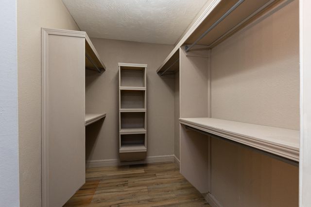 903 E Gaslight Drive, Springfield, MO 65810