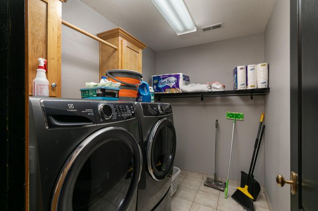 903 E Gaslight Drive, Springfield, MO 65810