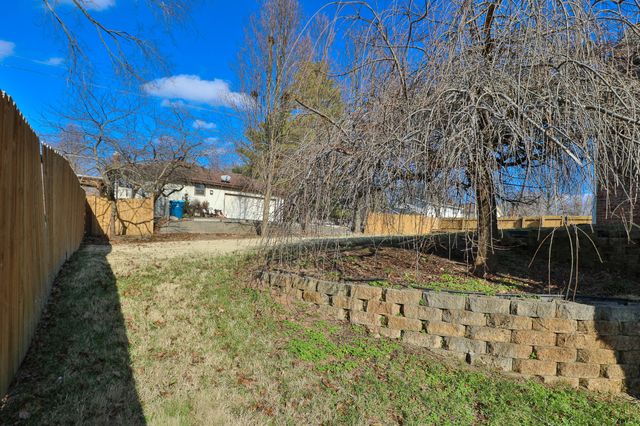 903 E Gaslight Drive, Springfield, MO 65810