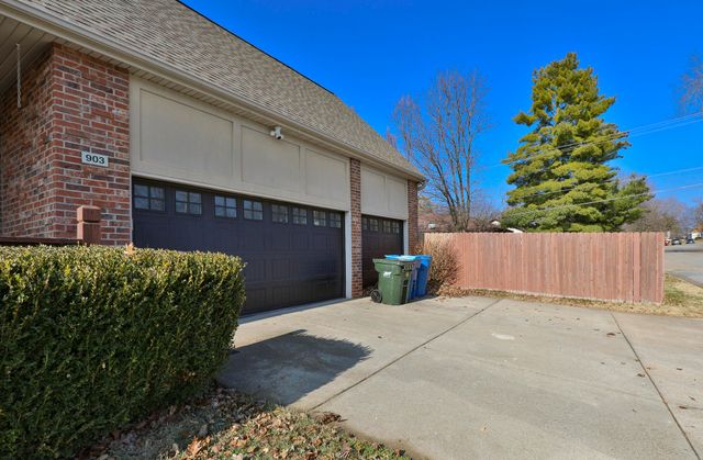 903 E Gaslight Drive, Springfield, MO 65810