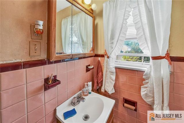 42 Plainfield Avenue, Edison, NJ 08817