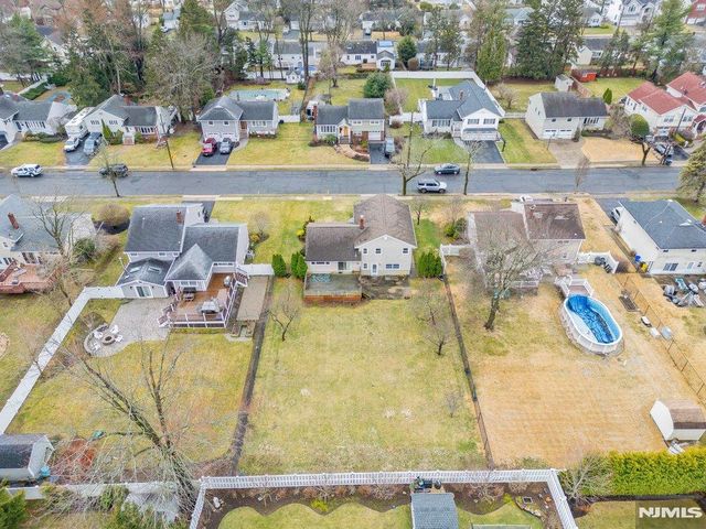 327 Webster Drive, New Milford, NJ 07646