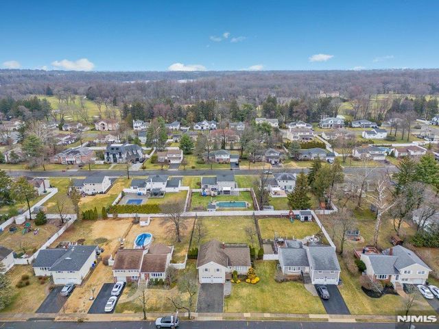 327 Webster Drive, New Milford, NJ 07646