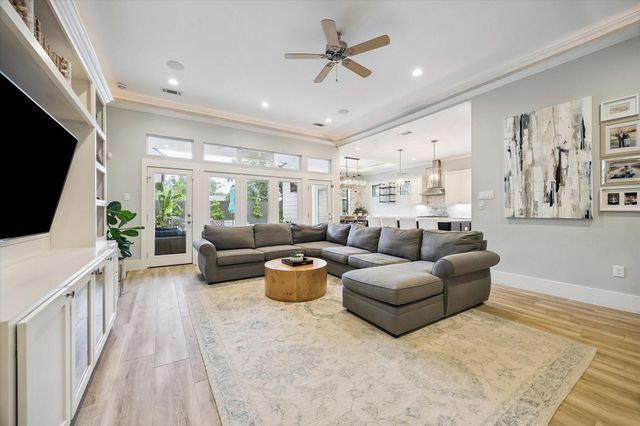 1519 Richelieu Lane, Houston, TX 77018