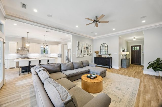 1519 Richelieu Lane, Houston, TX 77018