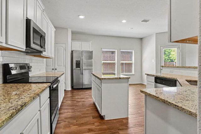 506 Robinson Way, Fate, TX 75189