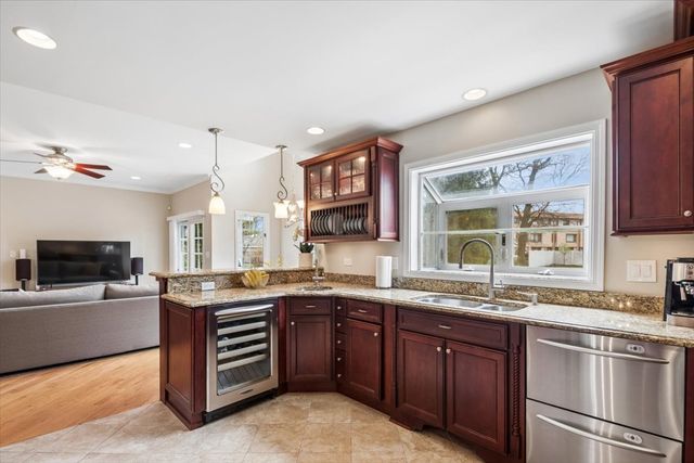 291 Lionel Road, Riverside, IL 60546