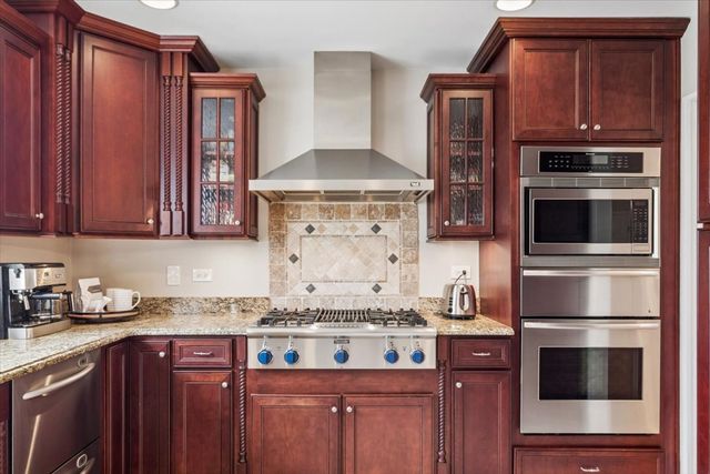 291 Lionel Road, Riverside, IL 60546