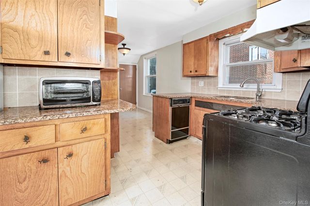 63 Thatcher Avenue, Harrison, NY 10528