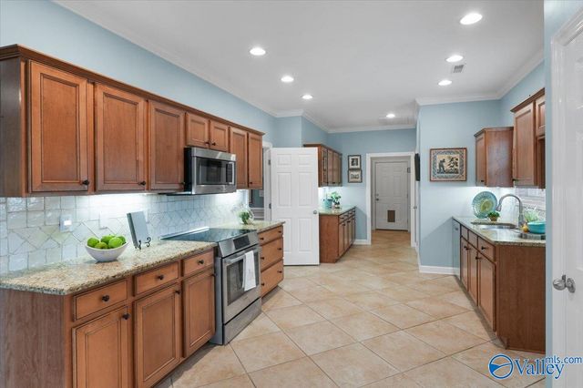 2901 Merwin Drive SE, Owens Cross Roads, AL 35763